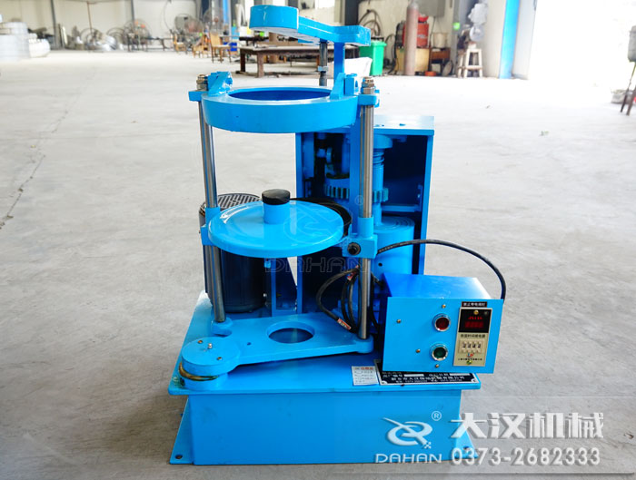 拍擊式標準振篩機具備拍擊和往復運動，物料下料快，篩面不易堵塞